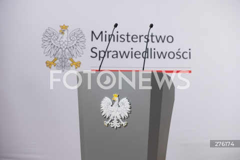  31.01.2023 WARSZAWA<br />
KONFERENCJA PRASOWA MINISTRA SPRAWIEDLIWOSCI ZBIGNIEWA ZIOBRY<br />
OSZCZEDNE I NOWOCZESNE ROZWIAZANIA DLA WIEZIENNICTWA. SYSTEM DOZORU ELEKTRONICZNEGO<br />
N/Z MINISTERSTWO SPRAWIEDLIWOSCI NAPIS ILUSTRACYJNE MOWNICA LOGO NAPIS<br />
FOT. MARCIN BANASZKIEWICZ/FOTONEWS  