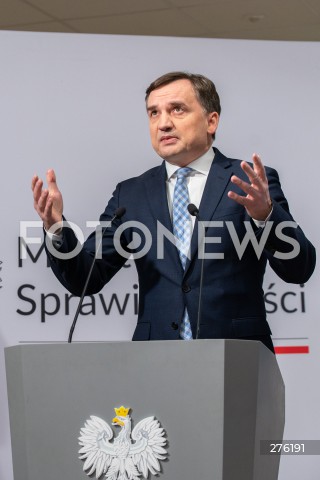  31.01.2023 WARSZAWA<br />
KONFERENCJA PRASOWA MINISTRA SPRAWIEDLIWOSCI ZBIGNIEWA ZIOBRY<br />
OSZCZEDNE I NOWOCZESNE ROZWIAZANIA DLA WIEZIENNICTWA. SYSTEM DOZORU ELEKTRONICZNEGO<br />
N/Z ZBIGNIEW ZIOBRO<br />
FOT. MARCIN BANASZKIEWICZ/FOTONEWS  