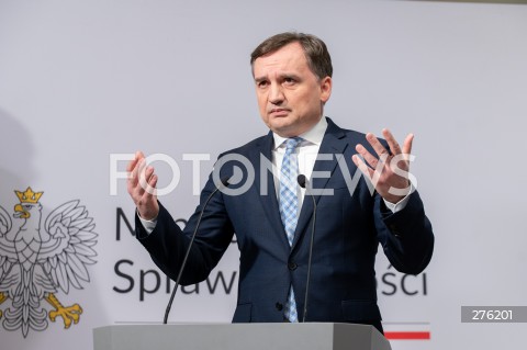  31.01.2023 WARSZAWA<br />
KONFERENCJA PRASOWA MINISTRA SPRAWIEDLIWOSCI ZBIGNIEWA ZIOBRY<br />
OSZCZEDNE I NOWOCZESNE ROZWIAZANIA DLA WIEZIENNICTWA. SYSTEM DOZORU ELEKTRONICZNEGO<br />
N/Z ZBIGNIEW ZIOBRO<br />
FOT. MARCIN BANASZKIEWICZ/FOTONEWS  