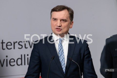  31.01.2023 WARSZAWA<br />
KONFERENCJA PRASOWA MINISTRA SPRAWIEDLIWOSCI ZBIGNIEWA ZIOBRY<br />
OSZCZEDNE I NOWOCZESNE ROZWIAZANIA DLA WIEZIENNICTWA. SYSTEM DOZORU ELEKTRONICZNEGO<br />
N/Z ZBIGNIEW ZIOBRO<br />
FOT. MARCIN BANASZKIEWICZ/FOTONEWS  