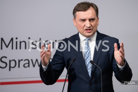  31.01.2023 WARSZAWA<br />
KONFERENCJA PRASOWA MINISTRA SPRAWIEDLIWOSCI ZBIGNIEWA ZIOBRY<br />
OSZCZEDNE I NOWOCZESNE ROZWIAZANIA DLA WIEZIENNICTWA. SYSTEM DOZORU ELEKTRONICZNEGO<br />
N/Z ZBIGNIEW ZIOBRO<br />
FOT. MARCIN BANASZKIEWICZ/FOTONEWS  