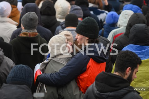  21.02.2023 WARSZAWA ( Warsaw - Poland ) <br />
<br />
WIZYTA PREZYDENTA USA JOE BIDENA W WARSZAWIE<br />
PRZEMOWIENIE W OGRODACH ZAMKU KROLEWSKIEGO W WARSZAWIE<br />
<br />
U.S. President Joe Biden's visit to Warsaw, Poland<br />
President Biden to Speak at the Gardens of the Royal Castle in Warsaw, Poland<br />
<br />
N/Z MIESZKANCY WARSZAWY W OCZEKIWANIU NA PRZEMOWIENIE PREZYDENTA USA <br />
<br />
 