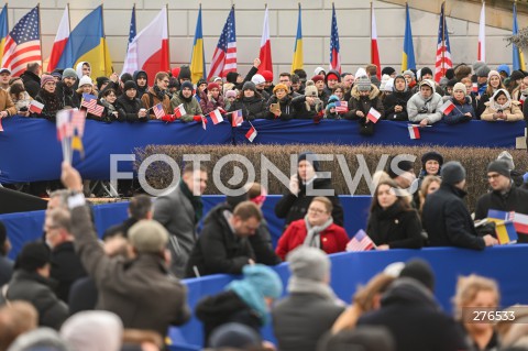  21.02.2023 WARSZAWA ( Warsaw - Poland ) <br />
<br />
WIZYTA PREZYDENTA USA JOE BIDENA W WARSZAWIE<br />
PRZEMOWIENIE W OGRODACH ZAMKU KROLEWSKIEGO W WARSZAWIE<br />
<br />
U.S. President Joe Biden's visit to Warsaw, Poland<br />
President Biden to Speak at the Gardens of the Royal Castle in Warsaw, Poland<br />
<br />
N/Z MIESZKANCY WARSZAWY W OCZEKIWANIU NA PRZEMOWIENIE PREZYDENTA USA <br />
<br />
 