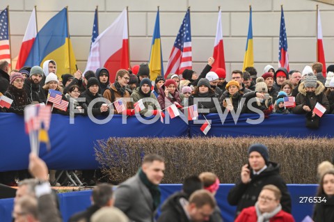  21.02.2023 WARSZAWA ( Warsaw - Poland ) <br />
<br />
WIZYTA PREZYDENTA USA JOE BIDENA W WARSZAWIE<br />
PRZEMOWIENIE W OGRODACH ZAMKU KROLEWSKIEGO W WARSZAWIE<br />
<br />
U.S. President Joe Biden's visit to Warsaw, Poland<br />
President Biden to Speak at the Gardens of the Royal Castle in Warsaw, Poland<br />
<br />
N/Z MIESZKANCY WARSZAWY W OCZEKIWANIU NA PRZEMOWIENIE PREZYDENTA USA <br />
<br />
 