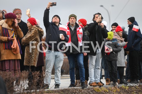  21.02.2023 WARSZAWA ( Warsaw - Poland ) <br />
<br />
WIZYTA PREZYDENTA USA JOE BIDENA W WARSZAWIE<br />
PRZEMOWIENIE W OGRODACH ZAMKU KROLEWSKIEGO W WARSZAWIE<br />
<br />
U.S. President Joe Biden's visit to Warsaw, Poland<br />
President Biden to Speak at the Gardens of the Royal Castle in Warsaw, Poland<br />
<br />
N/Z MIESZKANCY WARSZAWY W OCZEKIWANIU NA PRZEMOWIENIE PREZYDENTA USA <br />
<br />
 