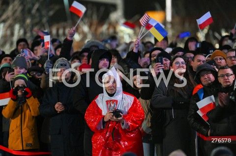  21.02.2023 WARSZAWA ( Warsaw - Poland ) <br />
<br />
WIZYTA PREZYDENTA USA JOE BIDENA W WARSZAWIE<br />
PRZEMOWIENIE W OGRODACH ZAMKU KROLEWSKIEGO W WARSZAWIE<br />
<br />
U.S. President Joe Biden's visit to Warsaw, Poland<br />
President Biden to Speak at the Gardens of the Royal Castle in Warsaw, Poland<br />
<br />
N/Z MIESZKANCY WARSZAWY PODCZAS PRZEMOWIENIA PREZYDENTA USA <br />
<br />
 