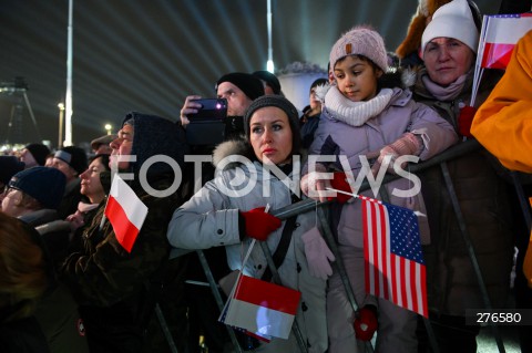  21.02.2023 WARSZAWA ( Warsaw - Poland ) <br />
<br />
WIZYTA PREZYDENTA USA JOE BIDENA W WARSZAWIE<br />
PRZEMOWIENIE W OGRODACH ZAMKU KROLEWSKIEGO W WARSZAWIE<br />
<br />
U.S. President Joe Biden's visit to Warsaw, Poland<br />
President Biden to Speak at the Gardens of the Royal Castle in Warsaw, Poland<br />
<br />
N/Z MIESZKANCY WARSZAWY PODCZAS PRZEMOWIENIA PREZYDENTA USA <br />
<br />
 