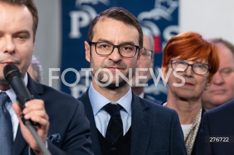  10.03.2023 WARSZAWA<br />
KONFERENCJA PRASOWA PREZESA PIS WRAZ Z POSLAMI ZAPOWIADAJACA SPOTKANIA Z WYBORCAMI W CALEJ POLSCE<br />
N/Z TOMASZ POREBA<br />
FOT. MARCIN BANASZKIEWICZ/FOTONEWS  