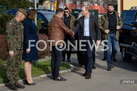  22.03.2023 RZESZOW <br />
KSIAZE WILLIAM ORAZ MINISTER OBRONY NARODOWEJ MARIUSZ BLASZCZAK PODCZAS SPOTKANIA Z POLSKIMI I BRYTYJSKIMI ZOLNIERZAMI W 3 PODKARPACKIEJ BRYGADZIE OBRONY TERYTORIALNEJ W RZESZOWIE<br />
<br />
Prince William, the heir-to-the-British throne, visited the 3rd Brigade Territorial Defense Force base in Rzeszow in southeast Poland, just 100 kilometers from the border with Ukraine.<br />
<br />
N/Z KSIAZE WILLIAM MARIUSZ BLASZCZAK RAJMUND ANDRZEJCZAK<br />
<br />
 