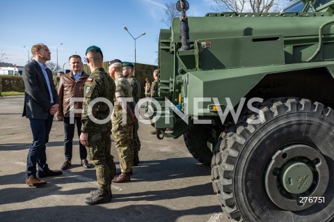  22.03.2023 RZESZOW <br />
KSIAZE WILLIAM ORAZ MINISTER OBRONY NARODOWEJ MARIUSZ BLASZCZAK PODCZAS SPOTKANIA Z POLSKIMI I BRYTYJSKIMI ZOLNIERZAMI W 3 PODKARPACKIEJ BRYGADZIE OBRONY TERYTORIALNEJ W RZESZOWIE<br />
<br />
Prince William, the heir-to-the-British throne, visited the 3rd Brigade Territorial Defense Force base in Rzeszow in southeast Poland, just 100 kilometers from the border with Ukraine.<br />
<br />
N/Z KSIAZE WILLIAM MARIUSZ BLASZCZAK <br />
<br />
 