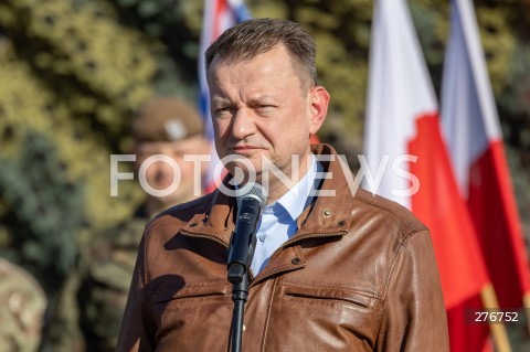  22.03.2023 RZESZOW <br />
KSIAZE WILLIAM ORAZ MINISTER OBRONY NARODOWEJ MARIUSZ BLASZCZAK PODCZAS SPOTKANIA Z POLSKIMI I BRYTYJSKIMI ZOLNIERZAMI W 3 PODKARPACKIEJ BRYGADZIE OBRONY TERYTORIALNEJ W RZESZOWIE<br />
<br />
Prince William, the heir-to-the-British throne, visited the 3rd Brigade Territorial Defense Force base in Rzeszow in southeast Poland, just 100 kilometers from the border with Ukraine.<br />
<br />
N/Z MARIUSZ BLASZCZAK <br />
<br />
 