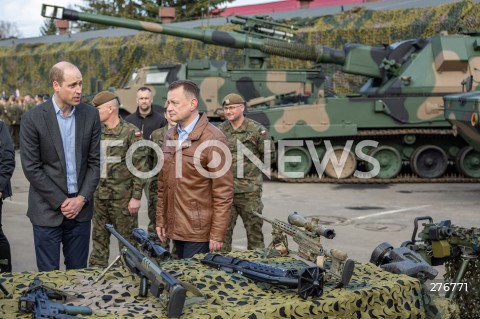  22.03.2023 RZESZOW <br />
KSIAZE WILLIAM ORAZ MINISTER OBRONY NARODOWEJ MARIUSZ BLASZCZAK PODCZAS SPOTKANIA Z POLSKIMI I BRYTYJSKIMI ZOLNIERZAMI W 3 PODKARPACKIEJ BRYGADZIE OBRONY TERYTORIALNEJ W RZESZOWIE<br />
<br />
Prince William, the heir-to-the-British throne, visited the 3rd Brigade Territorial Defense Force base in Rzeszow in southeast Poland, just 100 kilometers from the border with Ukraine.<br />
<br />
N/Z KSIAZE WILLIAM MARIUSZ BLASZCZAK <br />
<br />
 