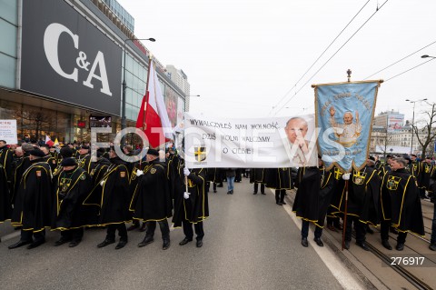  02.04.2023 WARSZAWA<br />
NARODOWY MARSZ PAPIESKI<br />
N/Z UCZESTNICY MARSZU<br />
FOT. MARCIN BANASZKIEWICZ/FOTONEWS  