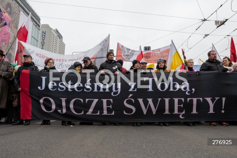  02.04.2023 WARSZAWA<br />
NARODOWY MARSZ PAPIESKI<br />
N/Z UCZESTNICY MARSZU<br />
FOT. MARCIN BANASZKIEWICZ/FOTONEWS  