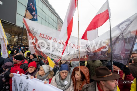  02.04.2023 WARSZAWA<br />
NARODOWY MARSZ PAPIESKI<br />
N/Z UCZESTNICY MARSZU<br />
FOT. MARCIN BANASZKIEWICZ/FOTONEWS  