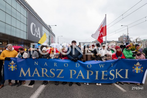  02.04.2023 WARSZAWA<br />
NARODOWY MARSZ PAPIESKI<br />
N/Z BANER MARSZU<br />
FOT. MARCIN BANASZKIEWICZ/FOTONEWS  