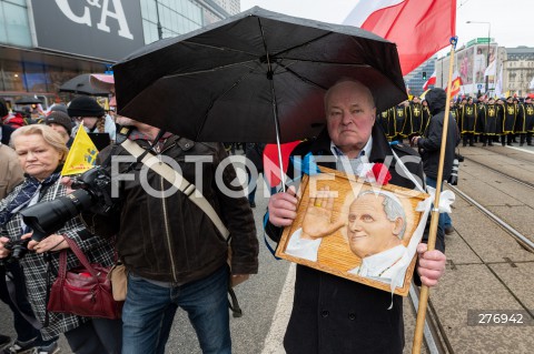  02.04.2023 WARSZAWA<br />
NARODOWY MARSZ PAPIESKI<br />
N/Z UCZESTNICY MARSZU<br />
FOT. MARCIN BANASZKIEWICZ/FOTONEWS  