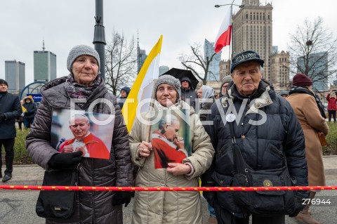  02.04.2023 WARSZAWA<br />
NARODOWY MARSZ PAPIESKI<br />
N/Z UCZESTNICY MARSZU<br />
FOT. MARCIN BANASZKIEWICZ/FOTONEWS  