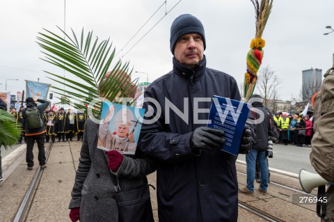  02.04.2023 WARSZAWA<br />
NARODOWY MARSZ PAPIESKI<br />
N/Z UCZESTNICY MARSZU<br />
FOT. MARCIN BANASZKIEWICZ/FOTONEWS  