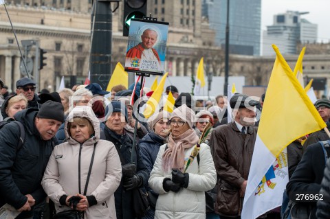  02.04.2023 WARSZAWA<br />
NARODOWY MARSZ PAPIESKI<br />
N/Z UCZESTNICY MARSZU<br />
FOT. MARCIN BANASZKIEWICZ/FOTONEWS  