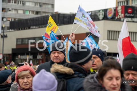  02.04.2023 WARSZAWA<br />
NARODOWY MARSZ PAPIESKI<br />
N/Z UCZESTNICY MARSZU<br />
FOT. MARCIN BANASZKIEWICZ/FOTONEWS  