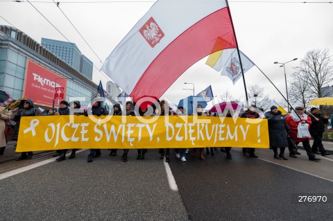  02.04.2023 WARSZAWA<br />
NARODOWY MARSZ PAPIESKI<br />
N/Z UCZESTNICY MARSZU<br />
FOT. MARCIN BANASZKIEWICZ/FOTONEWS  