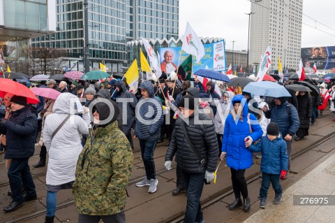  02.04.2023 WARSZAWA<br />
NARODOWY MARSZ PAPIESKI<br />
N/Z UCZESTNICY MARSZU<br />
FOT. MARCIN BANASZKIEWICZ/FOTONEWS  