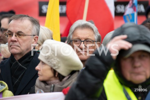  02.04.2023 WARSZAWA<br />
NARODOWY MARSZ PAPIESKI<br />
N/Z JAROSLAW SELLIN STANISLAW PIOTROWICZ<br />
FOT. MARCIN BANASZKIEWICZ/FOTONEWS  