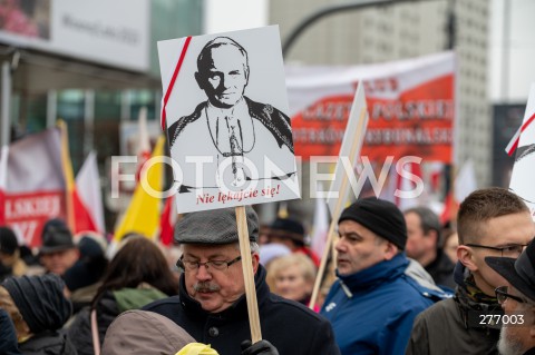  02.04.2023 WARSZAWA<br />
NARODOWY MARSZ PAPIESKI<br />
N/Z UCZESTNICY MARSZU<br />
FOT. MARCIN BANASZKIEWICZ/FOTONEWS  