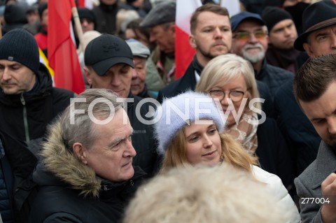  02.04.2023 WARSZAWA<br />
NARODOWY MARSZ PAPIESKI<br />
N/Z PIOTR GLISNKI JULIA PRZYLEBSKA<br />
FOT. MARCIN BANASZKIEWICZ/FOTONEWS  