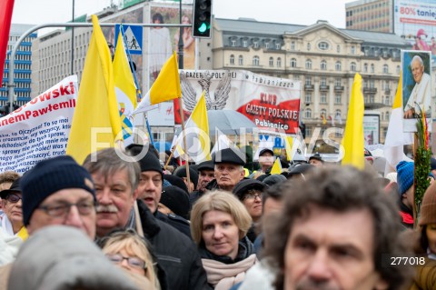  02.04.2023 WARSZAWA<br />
NARODOWY MARSZ PAPIESKI<br />
N/Z UCZESTNICY MARSZU<br />
FOT. MARCIN BANASZKIEWICZ/FOTONEWS  