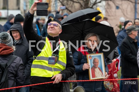  02.04.2023 WARSZAWA<br />
NARODOWY MARSZ PAPIESKI<br />
N/Z UCZESTNICY MARSZU<br />
FOT. MARCIN BANASZKIEWICZ/FOTONEWS  