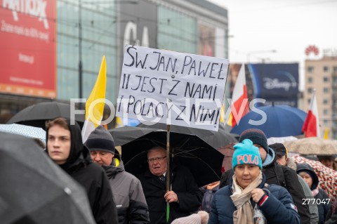  02.04.2023 WARSZAWA<br />
NARODOWY MARSZ PAPIESKI<br />
N/Z UCZESTNICY MARSZU<br />
FOT. MARCIN BANASZKIEWICZ/FOTONEWS  