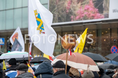  02.04.2023 WARSZAWA<br />
NARODOWY MARSZ PAPIESKI<br />
N/Z UCZESTNICY MARSZU<br />
FOT. MARCIN BANASZKIEWICZ/FOTONEWS  