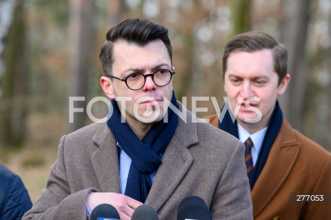  04.04.2023 WARSZAWA<br />
KONFERENCJA PRASOWA Z UDZIALEM SEBASTIANA KALETY W OBRONIE POLSKICH LASOW<br />
N/Z DAMIAN KOWALCZYK SEBASTIAN KALETA<br />
 