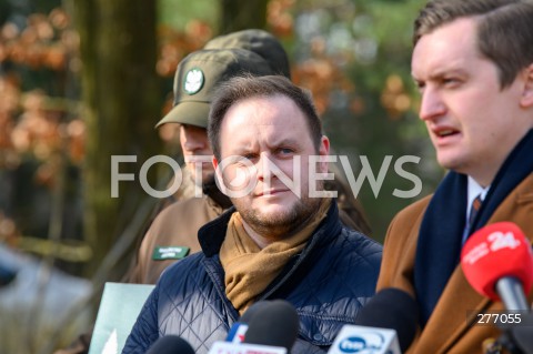  04.04.2023 WARSZAWA<br />
KONFERENCJA PRASOWA Z UDZIALEM SEBASTIANA KALETY W OBRONIE POLSKICH LASOW<br />
N/Z MICHAL GZOWSKI SEBASTIAN KALETA<br />
 