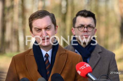  04.04.2023 WARSZAWA<br />
KONFERENCJA PRASOWA Z UDZIALEM SEBASTIANA KALETY W OBRONIE POLSKICH LASOW<br />
N/Z SEBASTIAN KALETA DAMIAN KOWALCZYK<br />
 