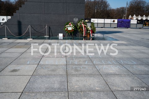  10.04.2023 WARSZAWA<br />
13. ROCZNICA KATASTROFY LOTNICZEJ POD SMOLENSKIEM<br />
N/Z KATYN 1940 NAPIS NA CHODNIKU<br />
FOT. MARCIN BANASZKIEWICZ/FOTONEWS  