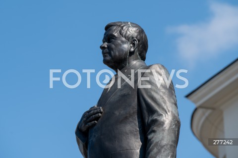  10.04.2023 WARSZAWA<br />
13. ROCZNICA KATASTROFY LOTNICZEJ POD SMOLENSKIEM<br />
N/Z POMNIK LECHA KACZYNSKIEGO<br />
FOT. MARCIN BANASZKIEWICZ/FOTONEWS  