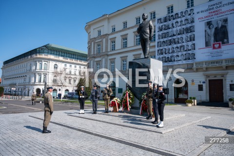  10.04.2023 WARSZAWA<br />
13. ROCZNICA KATASTROFY LOTNICZEJ POD SMOLENSKIEM<br />
N/Z POMNIK LECHA KACZYNSKIEGO<br />
FOT. MARCIN BANASZKIEWICZ/FOTONEWS  