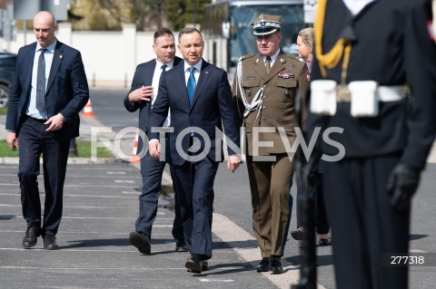  10.04.2023 WARSZAWA<br />
13. ROCZNICA KATASTROFY LOTNICZEJ POD SMOLENSKIEM<br />
N/Z PREZYDENT ANDRZEJ DUDA GEN. BRYG. TOMASZ DOMINIKOWSKI<br />
FOT. MARCIN BANASZKIEWICZ/FOTONEWS  