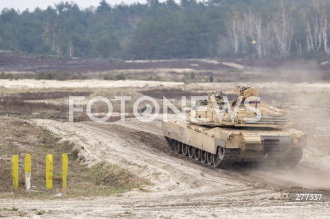  12.04.2023 NOWA DEBA <br />
SZKOLENIE POLSKICH I AMERYKANSKICH ZOLNIERZY Z UZYCIA CZOLGOW ABRAMS, WOZOW BOJOWYCH BRADLEY, ARMATOHAUBIC KRAB I TRANSPORTEROW ROSOMAK NA POLIGONIE W NOWEJ DEBIE <br />
 