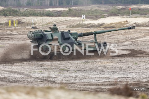  12.04.2023 NOWA DEBA <br />
SZKOLENIE POLSKICH I AMERYKANSKICH ZOLNIERZY Z UZYCIA CZOLGOW ABRAMS, WOZOW BOJOWYCH BRADLEY, ARMATOHAUBIC KRAB I TRANSPORTEROW ROSOMAK NA POLIGONIE W NOWEJ DEBIE <br />
 