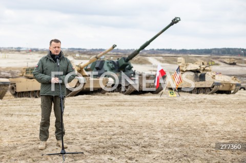  12.04.2023 NOWA DEBA <br />
SZKOLENIE POLSKICH I AMERYKANSKICH ZOLNIERZY Z UZYCIA CZOLGOW ABRAMS, WOZOW BOJOWYCH BRADLEY, ARMATOHAUBIC KRAB I TRANSPORTEROW ROSOMAK NA POLIGONIE W NOWEJ DEBIE <br />
N/Z MINISTER OBRONY NARODOWEJ MARIUSZ BLASZCZAK <br />
 