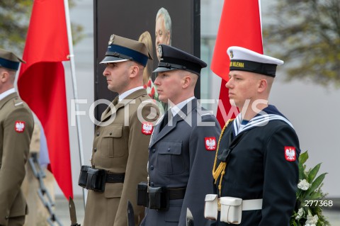  16.04.2023 WARSZAWA<br />
APEL PAMIECI PRZED PALACEM PREZYDENCKIM W ROCZNICE KATASTROFY SMOLENSKIEJ<br />
N/Z WARTA HONOROWA<br />
FOT. MARCIN BANASZKIEWICZ/FOTONEWS  