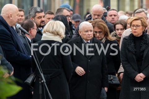  16.04.2023 WARSZAWA<br />
APEL PAMIECI PRZED PALACEM PREZYDENCKIM W ROCZNICE KATASTROFY SMOLENSKIEJ<br />
N/Z JAROSLAW KACZYNSKI BEATA MAZUREK<br />
FOT. MARCIN BANASZKIEWICZ/FOTONEWS  