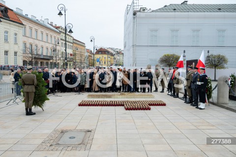  16.04.2023 WARSZAWA<br />
APEL PAMIECI PRZED PALACEM PREZYDENCKIM W ROCZNICE KATASTROFY SMOLENSKIEJ<br />
N/Z PRZEDSTAWICIELE PIS ZNICZE<br />
FOT. MARCIN BANASZKIEWICZ/FOTONEWS  