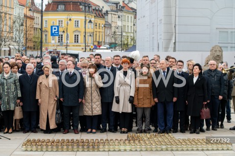  16.04.2023 WARSZAWA<br />
APEL PAMIECI PRZED PALACEM PREZYDENCKIM W ROCZNICE KATASTROFY SMOLENSKIEJ<br />
N/Z PRZEDSTAWICIELE PIS ZNICZE<br />
FOT. MARCIN BANASZKIEWICZ/FOTONEWS  