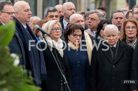  16.04.2023 WARSZAWA<br />
APEL PAMIECI PRZED PALACEM PREZYDENCKIM W ROCZNICE KATASTROFY SMOLENSKIEJ<br />
N/Z JOACHIM BRUDZINSKI ELZBIETA WITEK JAROSLAW KACZYNSKI<br />
FOT. MARCIN BANASZKIEWICZ/FOTONEWS  