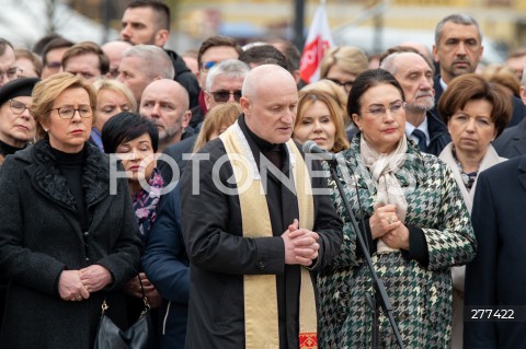  16.04.2023 WARSZAWA<br />
APEL PAMIECI PRZED PALACEM PREZYDENCKIM W ROCZNICE KATASTROFY SMOLENSKIEJ<br />
N/Z MODLITWA W INTENCJI ZMARLYCH<br />
FOT. MARCIN BANASZKIEWICZ/FOTONEWS  